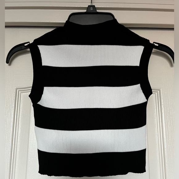 Black and white striped high neck crop top - Picture 2 of 2